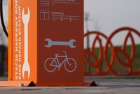 Stacja naprawy rowerów na Skateplazie im. Tomasza Staniewskiego (photo)
