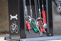 Stacja naprawy rowerów przy Urzędzie Miasta Leszna (photo)