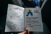 Ulotki z informacjami, gdzie w Lesznie można otrzymać zimową pomoc