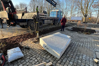 Trwa budowa pomnika Żołnierzy 55. Poznańskiego Pułku Piechoty w Lesznie