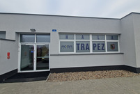 Szatnie sportowe i szkolne zmienią oblicze. Na zdjęciu łazienki szatni  w hali Trapez w Lesznie. 