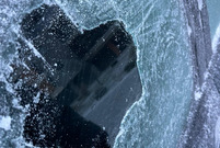 Zamarznięta szyba samochodu