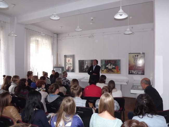 Galeria za Regałami MBP