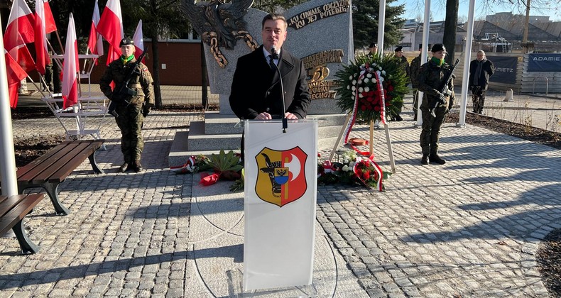 Hołd dla 55 Pułku Piechoty – nowy pomnik odsłonięty w Lesznie