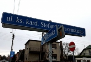 Zamknięte skrzyżowanie ulic Wyszyńskiego z Piastowską