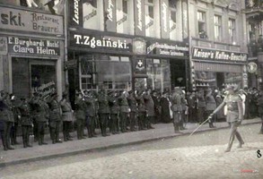 Wojsko polskie na leszczyńskim Rynku 17 stycznia 1920 r.