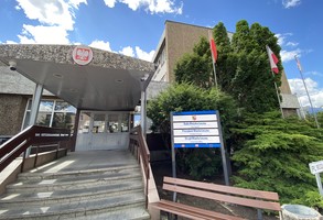 Wejście do Urzędu Miasta Leszna