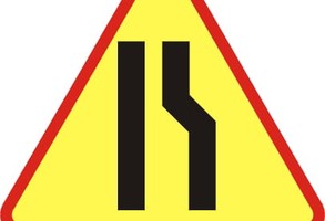 Znak drogowy informujący o zwężeniu jezdni