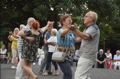 Seniorzy kochają taniec (zdjęcia)