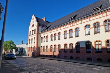Koniec remontu dachu „koszarowca” przy Dąbrowskiego