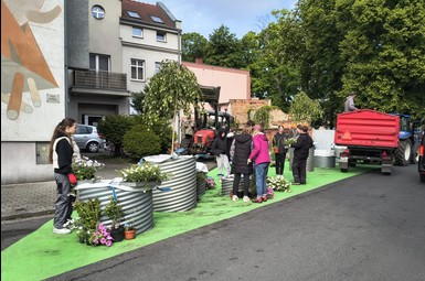 Plac Powstańców w Lesznie zmienia swoje oblicze – to ewolucja tego miejsca